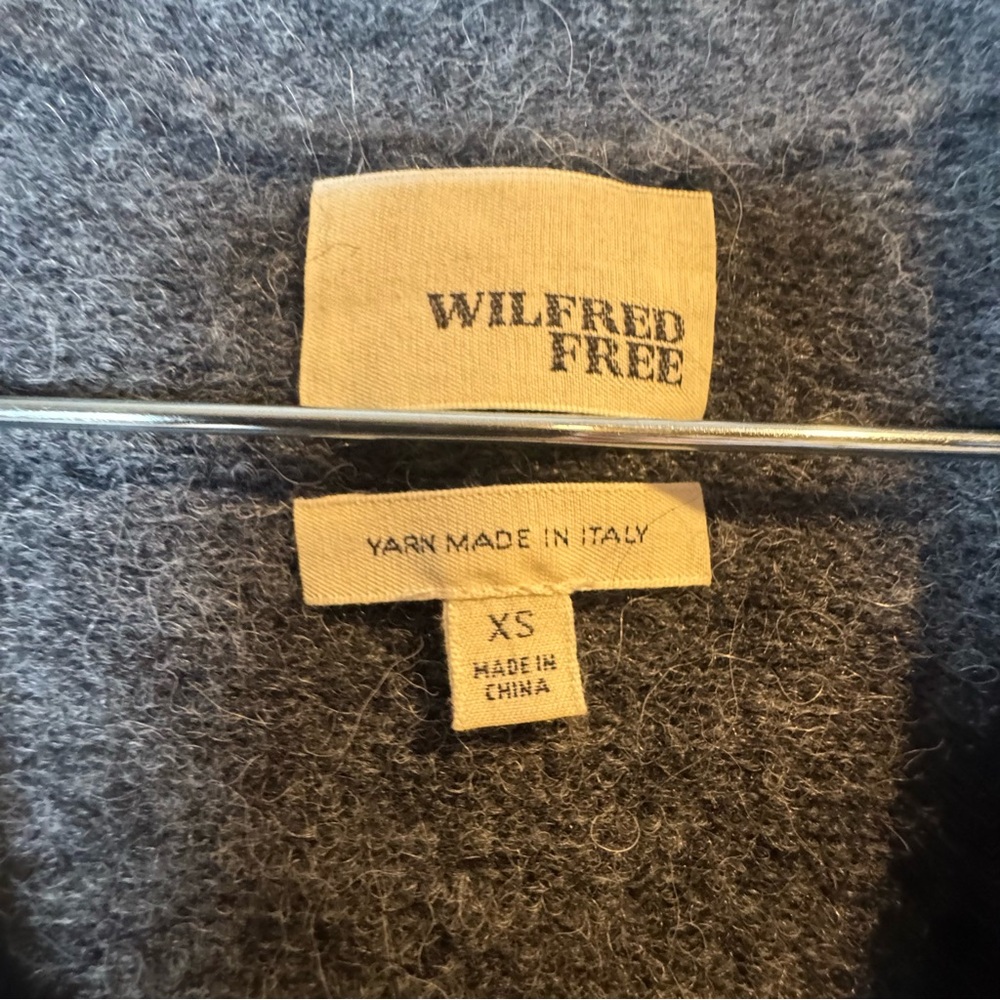 Wilfred Aritzia Charcoal Gray V-Neck Button Vest Sweater Alpaca Wool Preppy XS - Picture 2 of 8